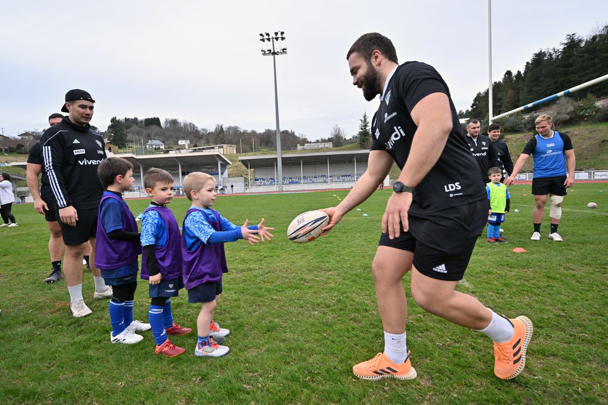 Le premier entraînement délocalisé du <a href="/CABCLRUGBY/">CA Brive Rugby</a> a eu lieu ce mercredi à Tulle. Pour le plus grand bonheur des enfants de l'école du <a href="/SportingClubTul/">Sporting Club Tulle</a> 
lamontagne.fr/tulle-19000/sp…