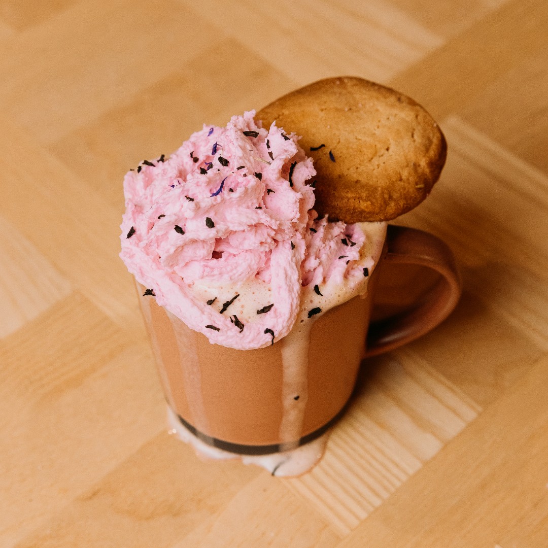 monkibistro's tweet photo. Adventures in cocoa land, you mean YYC in February? Come get messy with us with our very own Lavender Earl Grey White Hot Chocolate before the month is done! 🤤🙊 
 #foodphotography #yychotchocolatefest #mealsonwheels #lavender #earlgrey #whitehotchocolate #aesthetic #messy #cute https://t.co/2eIgdxztTb