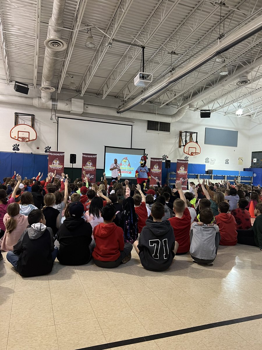 houston_5th's tweet photo. Fredbird visited us today! #wolfpuppride https://t.co/Iq8fKW9Jrd