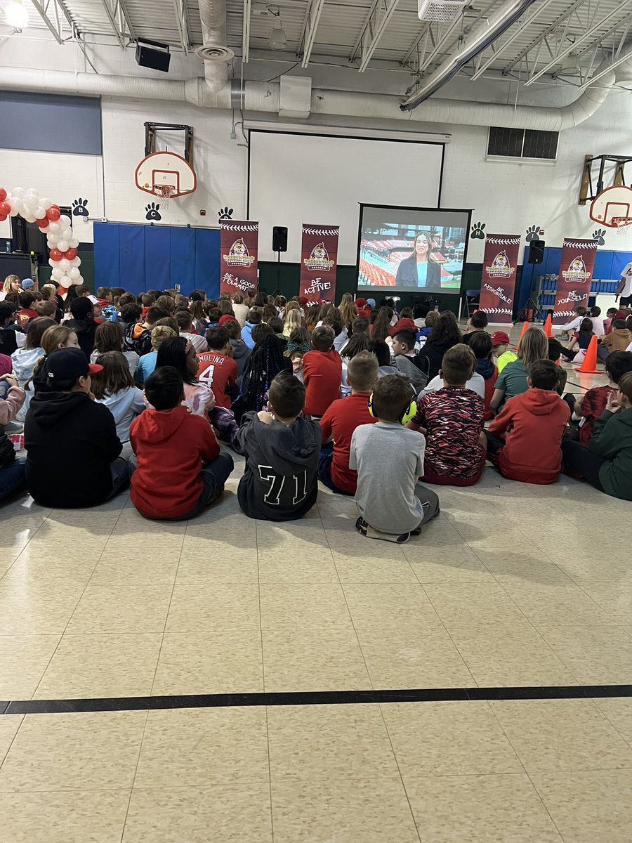 houston_5th's tweet photo. Fredbird visited us today! #wolfpuppride https://t.co/Iq8fKW9Jrd