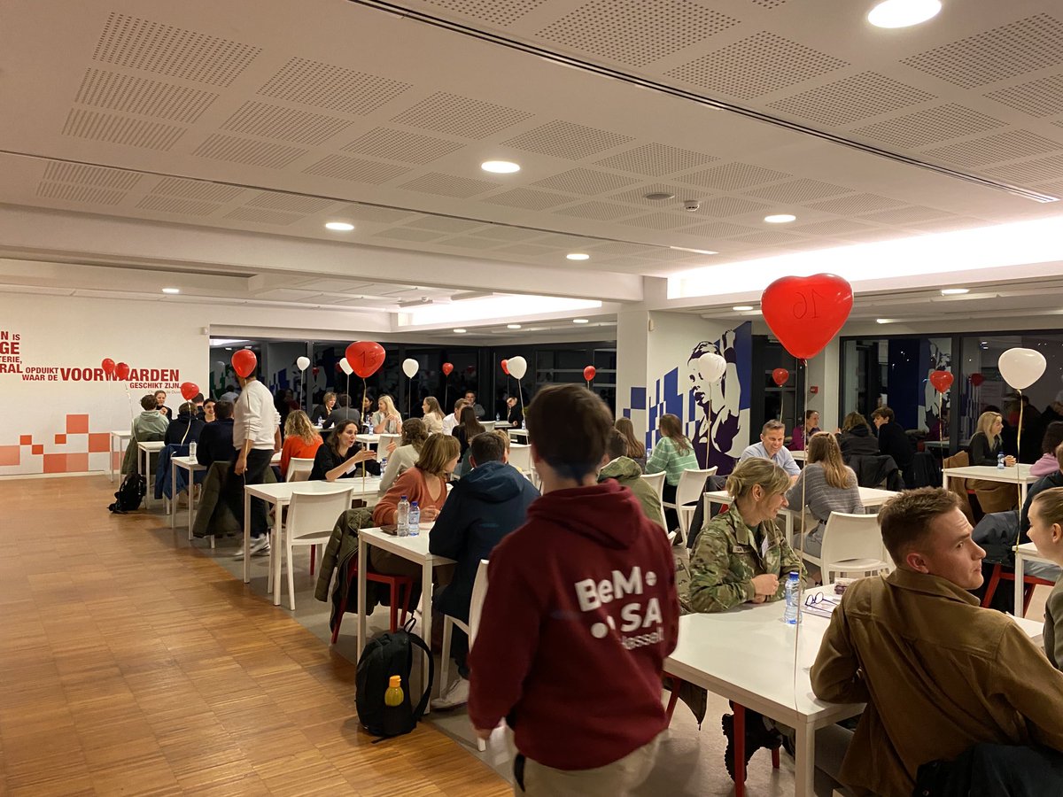 Veerle Somers (@somersveerle) on Twitter photo Date-je-dokter, een knap initiatief van onze studenten geneeskunde <a href="/GLW_UHasselt/">Fac. Geneeskunde & Levenswetenschappen UHasselt</a> om op een originele manier kennis te maken met de verschillende disciplines binnen de geneeskunde. Dank aan alle artsen voor hun engagement <a href="/uhasselt/">Universiteit Hasselt</a> #BemsaHasselt Date-je-dokter, een knap initiatief van onze studenten geneeskunde <a href="/GLW_UHasselt/">Fac. Geneeskunde & Levenswetenschappen UHasselt</a> om op een originele manier kennis te maken met de verschillende disciplines binnen de geneeskunde. Dank aan alle artsen voor hun engagement <a href="/uhasselt/">Universiteit Hasselt</a> #BemsaHasselt