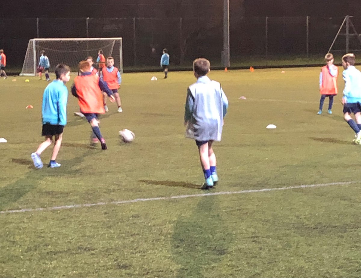 OnTheBallGlasgo's tweet photo. The 2014s out training tonight. A focus on possession & beating the press.
#2014s #Otb #football #development
#Kidstraining #Youthfootball #training #letthemplay https://t.co/zY6mBo5DNm