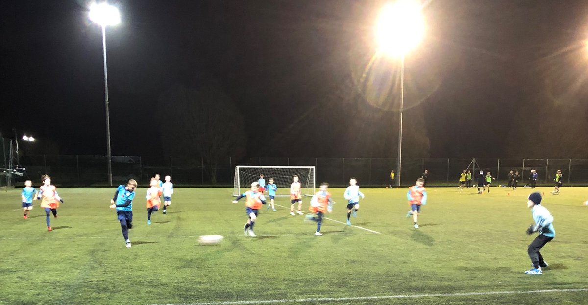 OnTheBallGlasgo's tweet photo. The 2014s out training tonight. A focus on possession & beating the press.
#2014s #Otb #football #development
#Kidstraining #Youthfootball #training #letthemplay https://t.co/zY6mBo5DNm