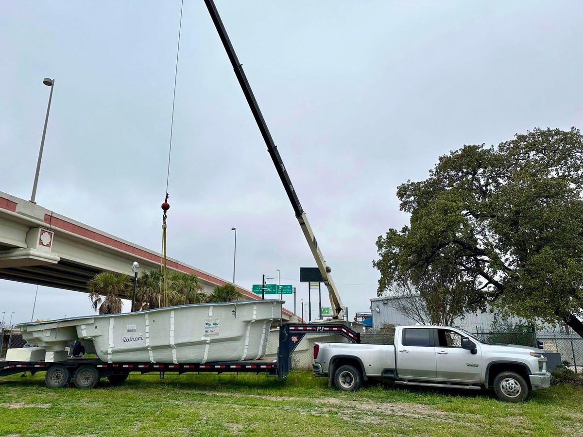 TheLaneRogers's tweet photo. 💦👉This pool is headed out to help make someone’s backyard dreams a reality‼️
😎Are you ready to get the process started on Your Own Private Backyard Sanctuary⁉️
💙Call us today & Let’s Get You Swimming‼️
210.494.5002
#GarysPoolAndPatio #FiberglassPools #LathamPools https://t.co/4R0sZuLRVw