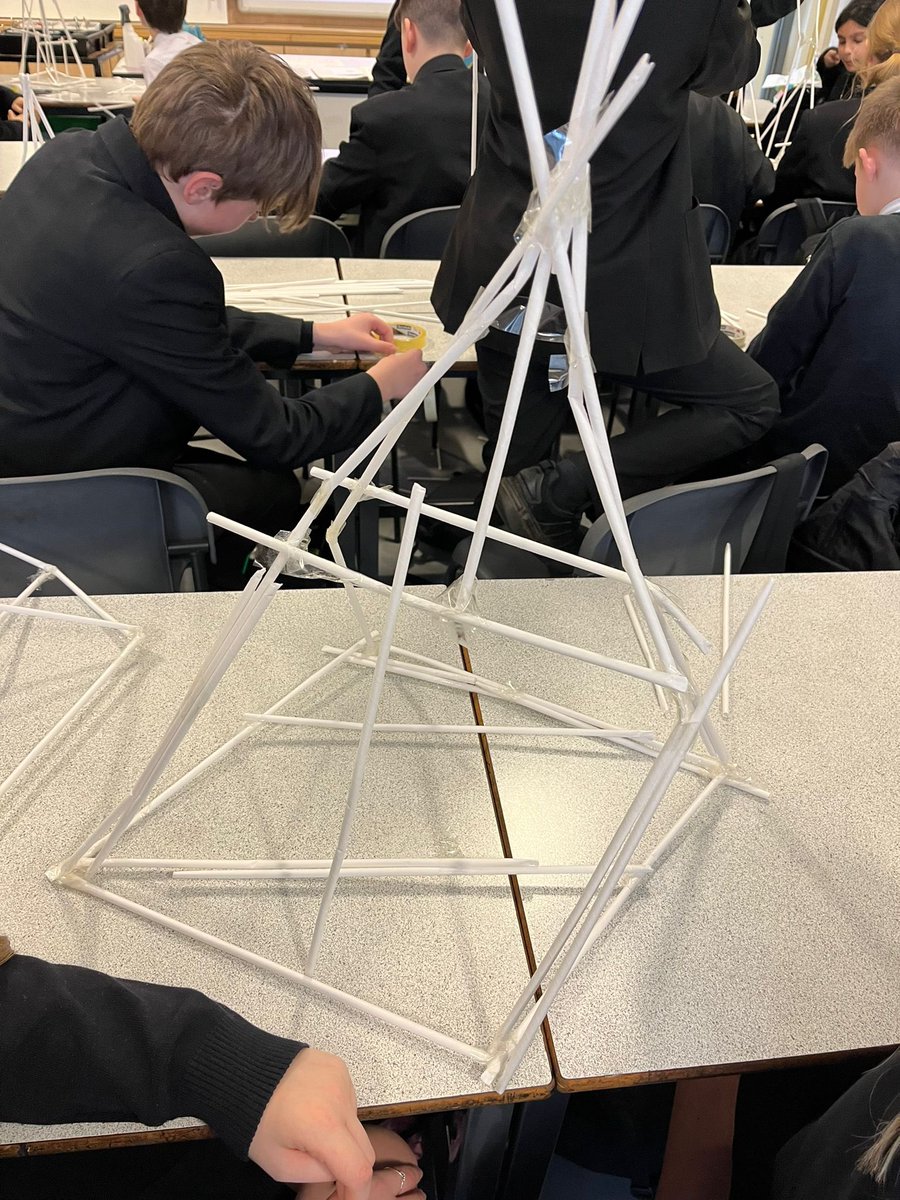WilliamwoodHS's tweet image. S1 Scientists putting their engineering skills to the test 👷👷‍♀️ who can build the tallest tower out of paper straws? 🛠️ #wwhsscience