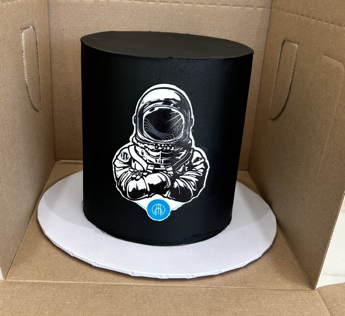 Celebrating a birthday with @ninasfreshbakery custom logo cake! Happy birthday Jeff! <a href="/RocketDotNet/">Rocket.net</a> 

#SupportLocal #birthdaycake #GF #wpfoodie #customcake #rocketdotnet