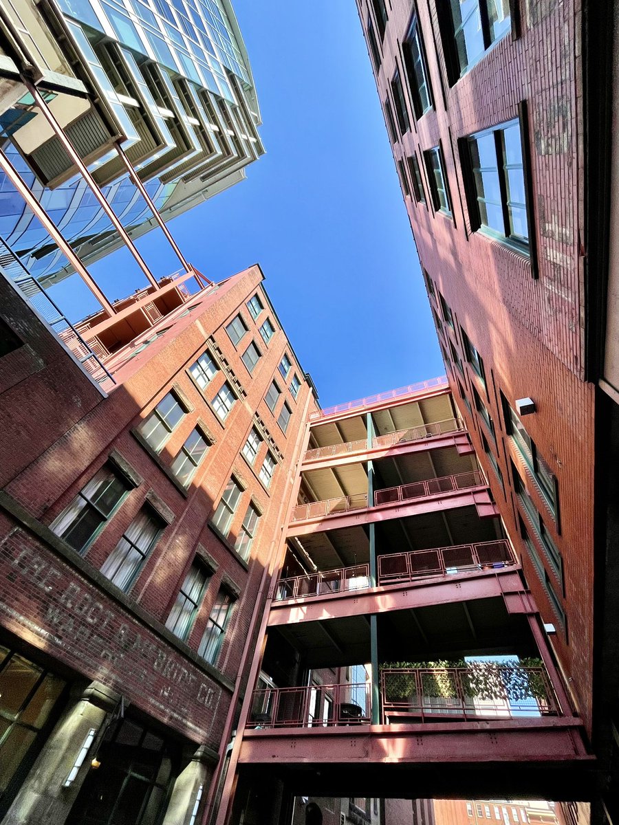 A Wednesday Warehouse District fun fact: the structure seen here extending across Johnson Court now features apartment balconies, but formerly served as conveyor belts connecting these industrial buildings! There’s so much cool history that’s been saved & repurposed in #dtCLE.