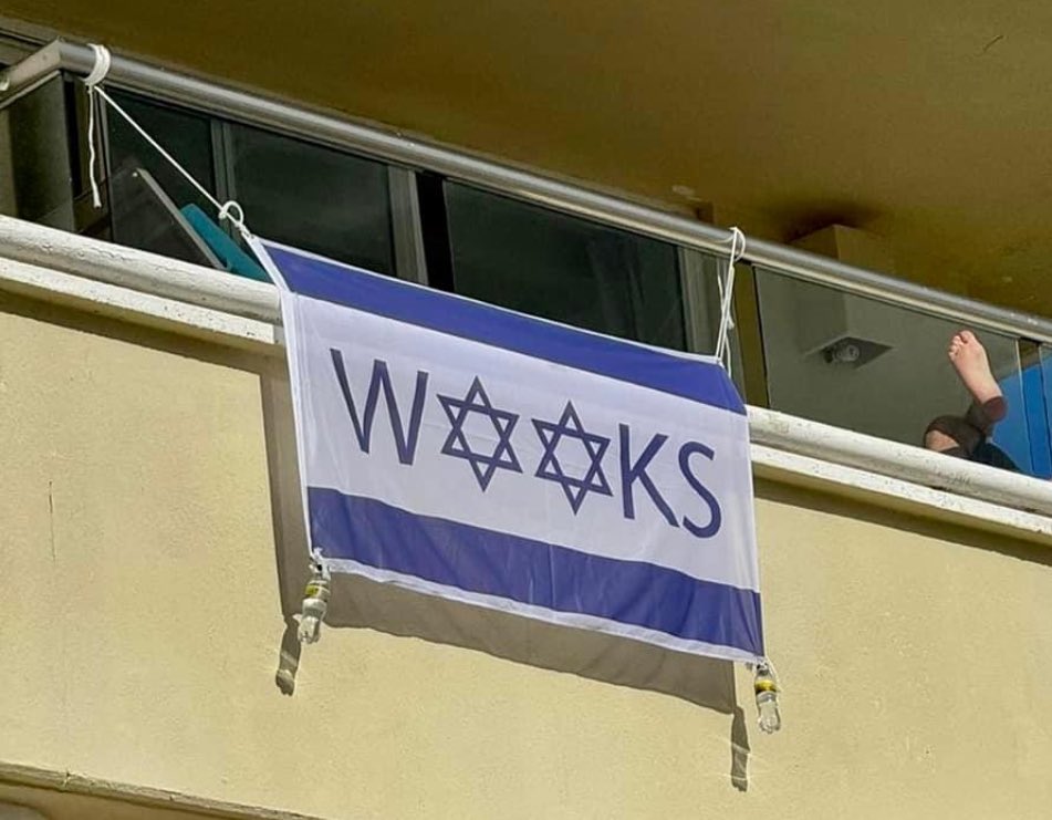 ry_storm's tweet photo. Whoever got to Phish Mexico and immediately hung this from your balcony…hell yeah https://t.co/LZqGkEkPcj