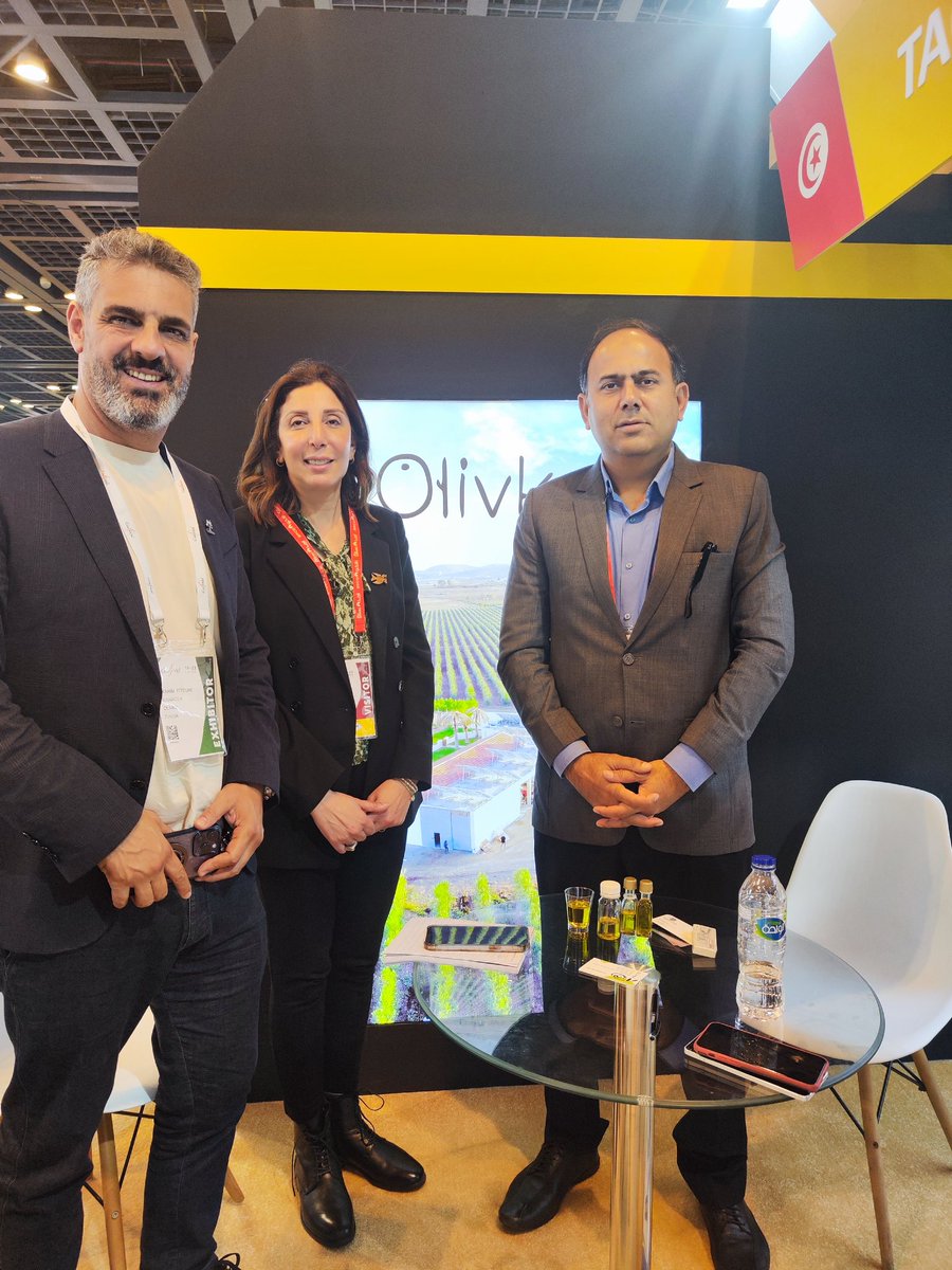 ssr1981's tweet image. Just had the pleasure of reconnecting with the amazing  @rubadaghmish &amp;amp; Mr. Karim at the #gulffood their work in the olive sector is truly inspiring. 🌿💡 Feeling grateful for the opportunity to exchange ideas and gain new insights. #Olive #Pakistan  #jordan