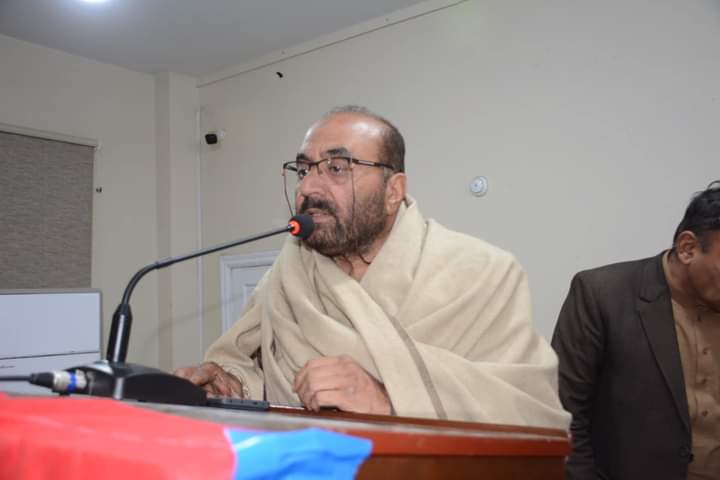 EssaRoshan0's tweet photo. نن د کوټې په پریس کلب کې د پښتونخوا نيشنل عوامي ګوند لخوا د مورنۍ ژبې د نړیوالې ورځې په مناسبت یو پرتمین سیمینار ترسره شو. په دې غونډه کې ګڼ شمېر مقالې وړاندې شوې او د مورنۍ ژبې پر ارزښت، لیکلو او لوستلو خبرې وشوې.

پښتو به وايو، پښتو به ليکو، او پښتو به کوو! https://t.co/fuwf4XJ2oc