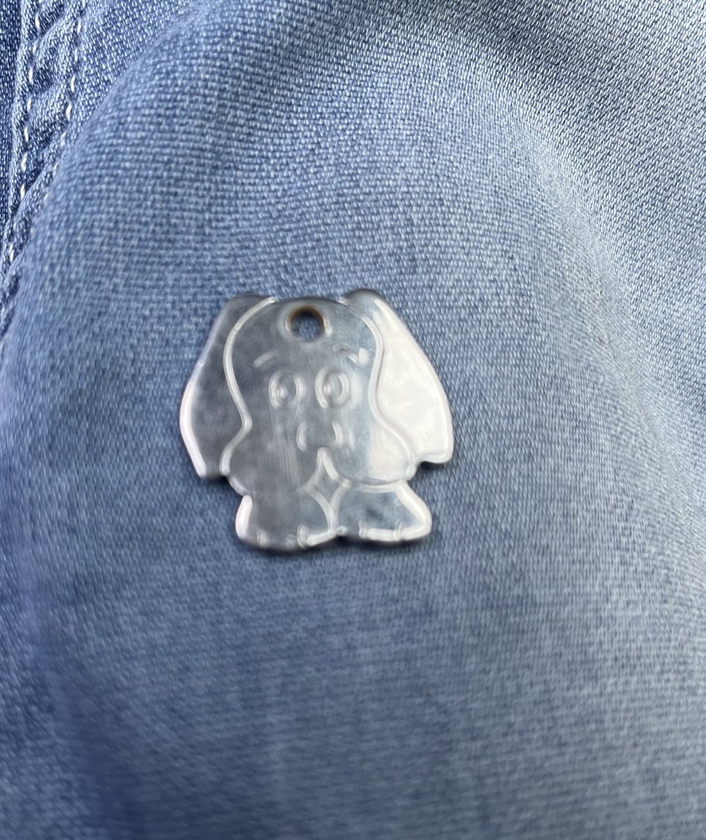 Smrtandoriginal's tweet photo. 1) My little boy found a dog tag on the beach when he was with his grandparents. He wasn’t happy at the thought of a dog losing its tag, so he picked it up and brought it home. On the back is the name ‘Barney’ and a phone number. So, obviously, we sent Barney a text… #parenting https://t.co/i5pm68svp9