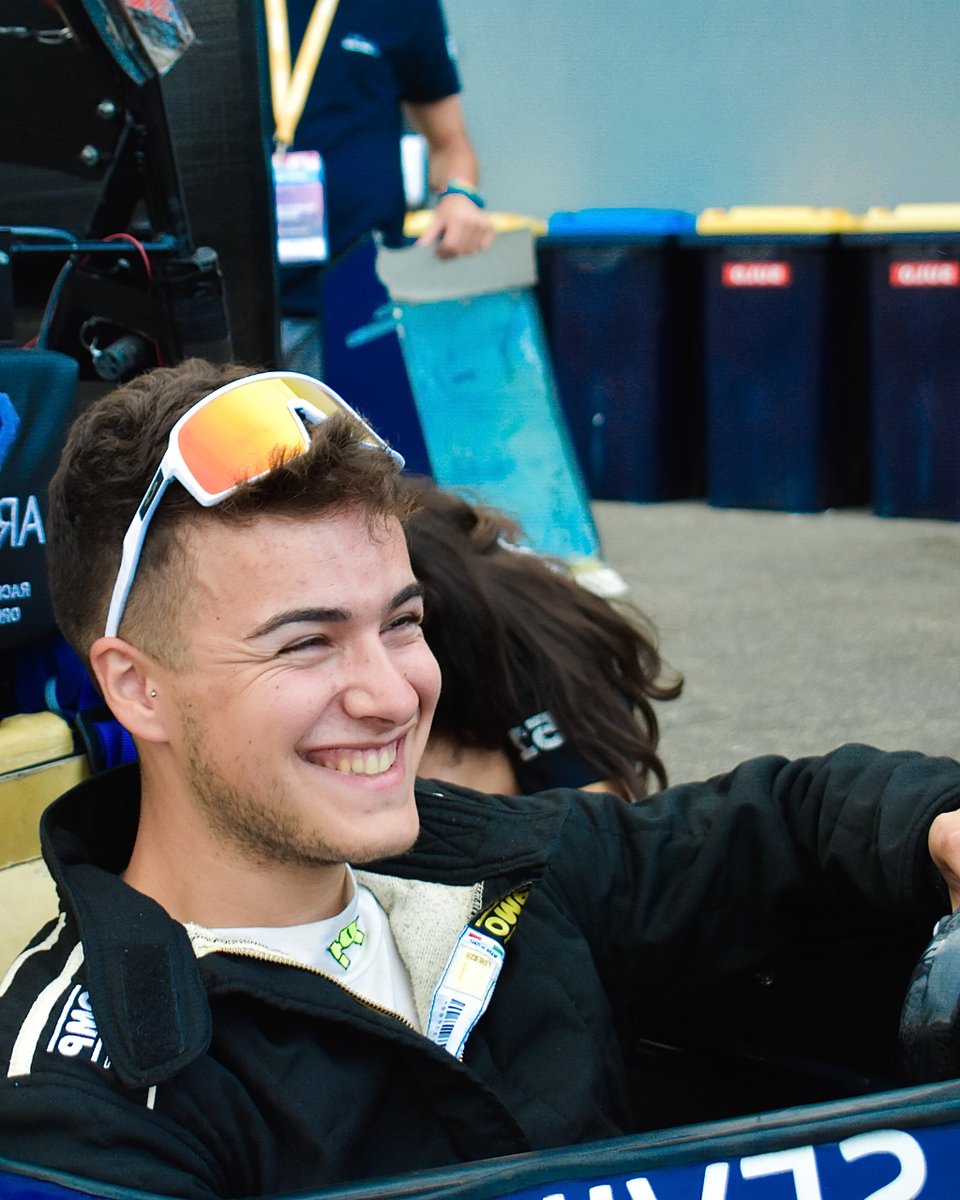Mood concentración, pero no perdemos las ganas de competi 💙⚡

#arusteam #forzaarus #formulastudent #raceyourdreams