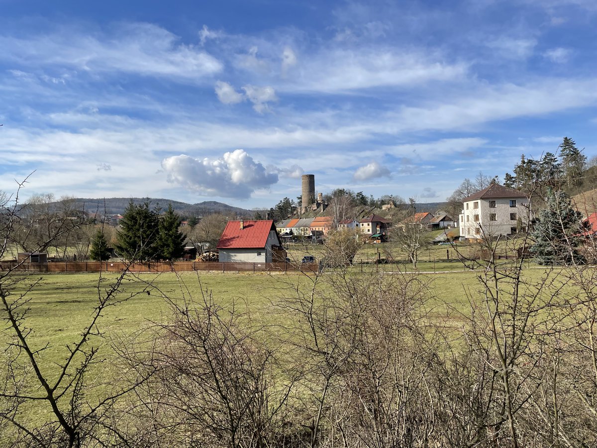retroturistika's tweet photo. Cestou na hrad Točník z města Žebrák #vylet #turistika #hrad #zebrak #tocnik #cesjo #fotocesty #travel #czechia #trip #castle https://t.co/BoahjRTmuQ