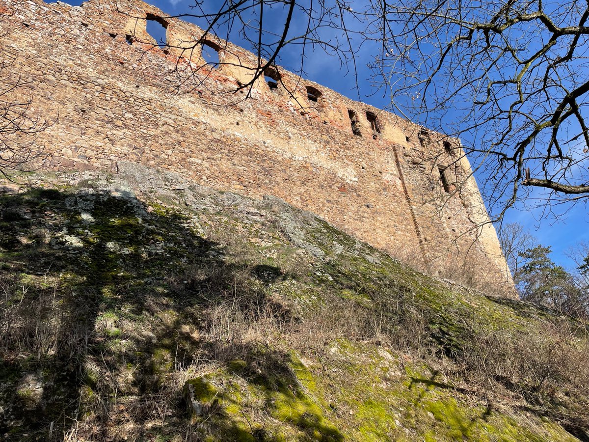 retroturistika's tweet photo. Cestou na hrad Točník z města Žebrák #vylet #turistika #hrad #zebrak #tocnik #cesjo #fotocesty #travel #czechia #trip #castle https://t.co/BoahjRTmuQ
