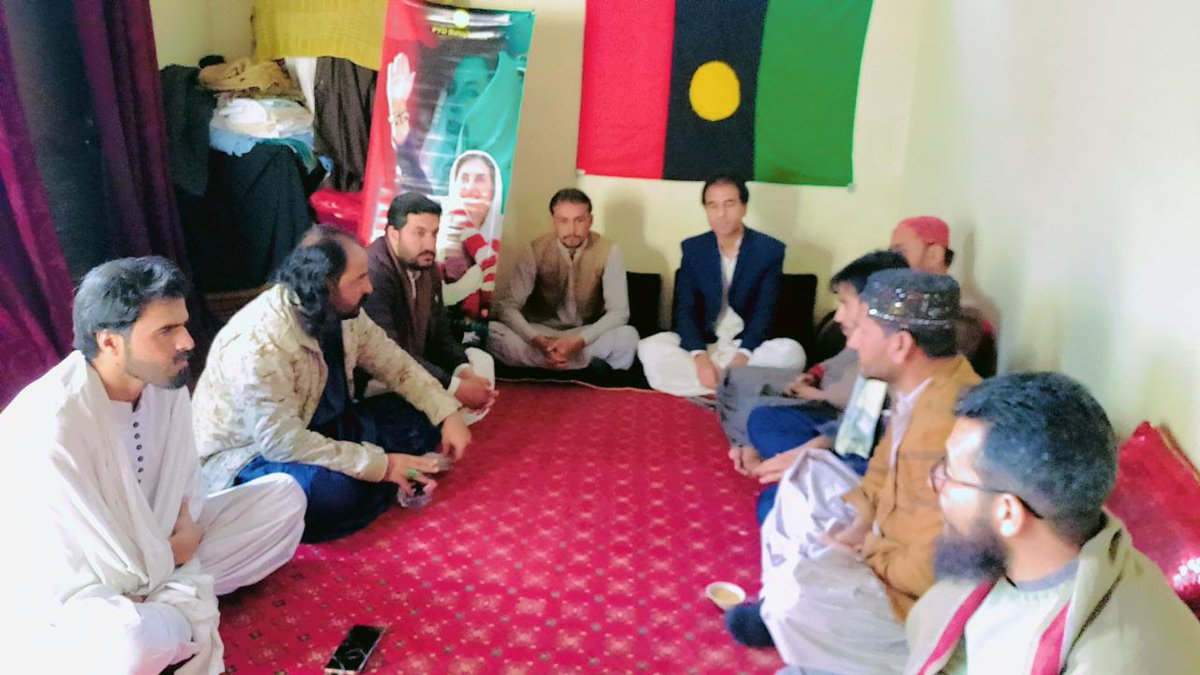 BalochistanPyo's tweet photo. کوئٹہ۔پیپلز یوتھ آرگنائزیشن بلوچستان کے صوبائی صدر عین الدین کاکڑ سے ان کی رہائشگاہ پر پیپلز یوتھ کے عہدیداروں کا ملاقات ملاقات میں ڈویژن اور ضلعی صدور ودیگر موجود تھے صوبائی صدر سے سیاسی صورتحال پر گفتگو کیا گیا۔ https://t.co/BKIkelzFiw