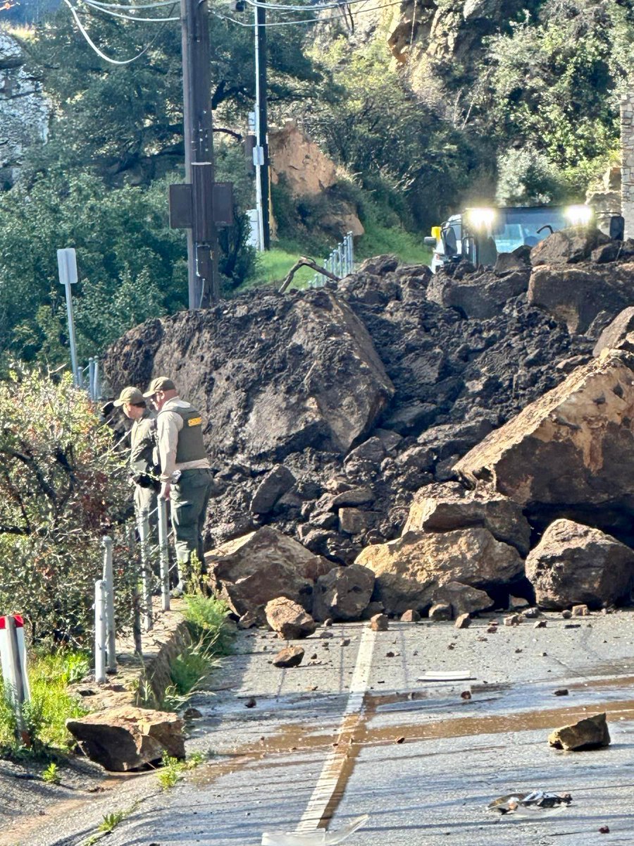 MalibuSAR's tweet image. #Mudslides are a natural consequence of the amount of rain that the @SantaMonicaMtns has received in recent weeks. However, the mudslides are unpredictable, and can be deadly.  They also do not stop once the rain ceases. In fact, after the rain ceases and the slope dries out,
