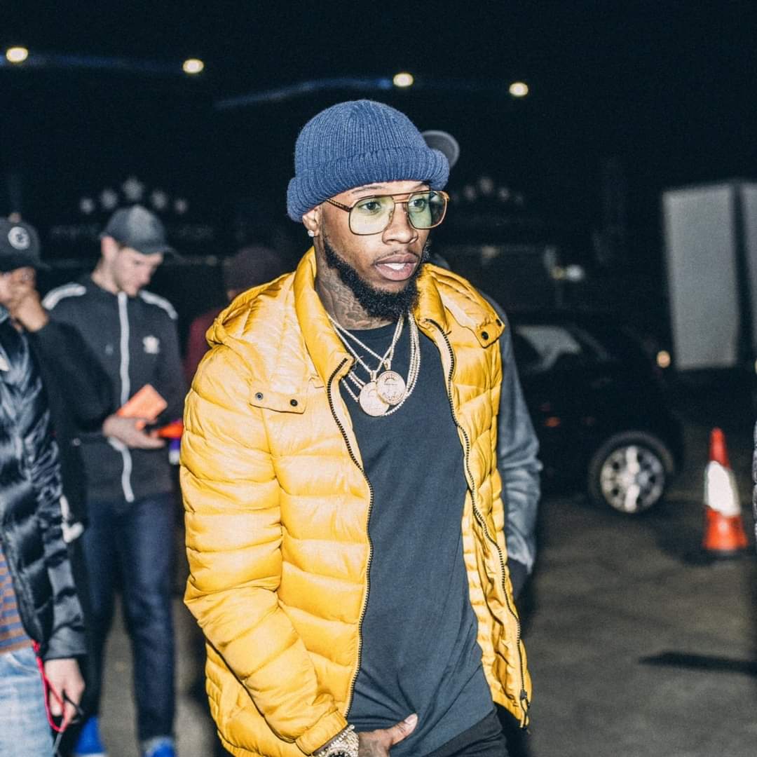 Fargo_Argentino's tweet image. I'm an umbrella, of course, I'm gonna defend Tory Lanez 😤 biitch, duh!!!!
#Freetory whatchu said about Tory?? Biitch, hold my drink! ☂️

#Torylanez