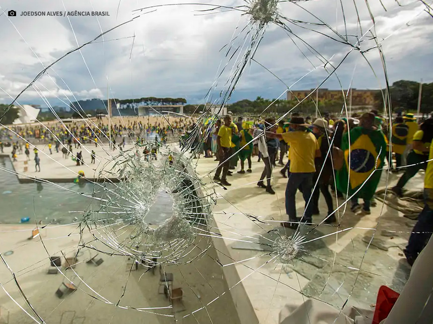 kleberkarpov's tweet image. STF torna ré e mantém presa cúpula da PMDF pelos atos de 8 de janeiro

politicadistrital.com.br/2024/02/21/stf…

#PMDF #Golpistas #GolpeDeEstado #STF #Prisão #PolíciaMilitar #PGR