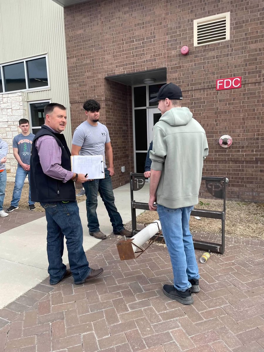 📷Check out Jackson Wainwright, Ashton Billingsley, Rico Ledesma, and Caden Garcia as they represent Paetow FFA at the KISD Ag Mechanics Contest!📷
Great job!