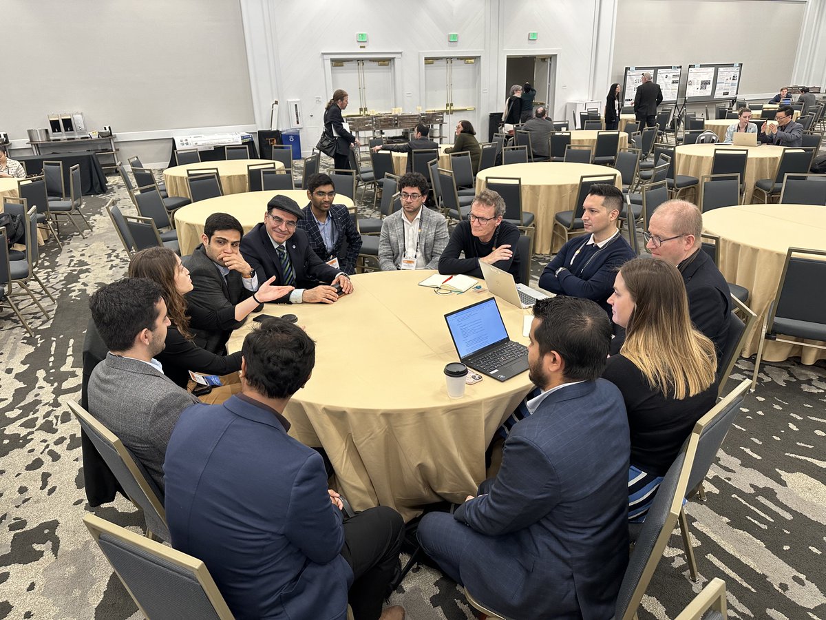 Impromptu meetings are constantly taking place around the edges of #SPIEMedicalImaging, like this gathering of @DukeCVIT and @SiemensHealth collaborators to discuss #VirtualImagingTrials.