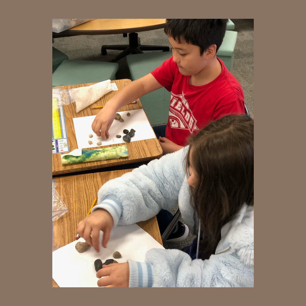 RW2ndGrade's tweet image. Some days learning 𝗥𝗢𝗖𝗞𝗦! We’ve had fun with this science unit. 

@CFBRainwater @nicgreenleaf #LearningRocks #BigLeagueLearners #STEM #RocketLoudRocketProud