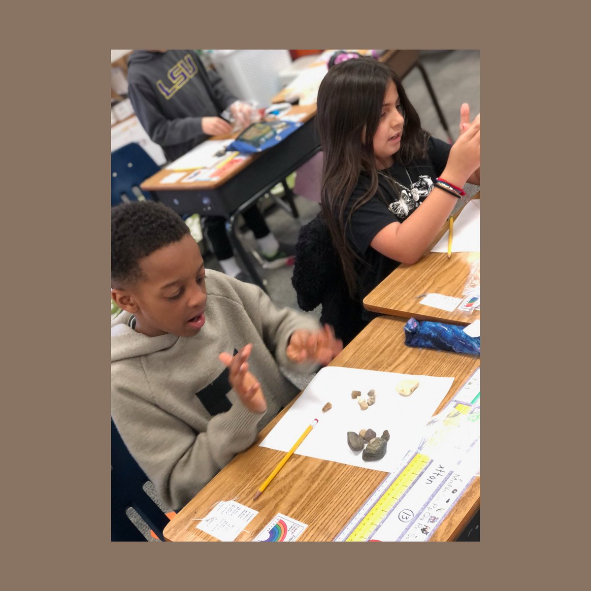 RW2ndGrade's tweet image. Some days learning 𝗥𝗢𝗖𝗞𝗦! We’ve had fun with this science unit. 

@CFBRainwater @nicgreenleaf #LearningRocks #BigLeagueLearners #STEM #RocketLoudRocketProud