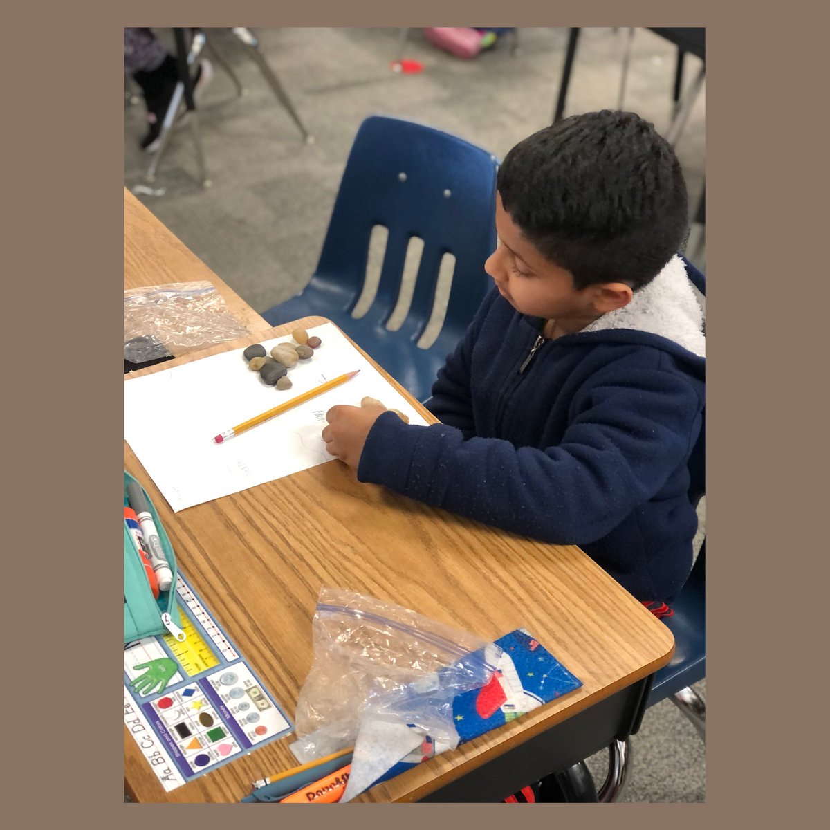 RW2ndGrade's tweet image. Some days learning 𝗥𝗢𝗖𝗞𝗦! We’ve had fun with this science unit. 

@CFBRainwater @nicgreenleaf #LearningRocks #BigLeagueLearners #STEM #RocketLoudRocketProud