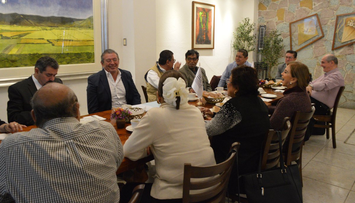 JorgeLopezGuz's tweet photo. Presente los #CensosEconómicos2024 a Empresarios y Ejecutivos de Oaxaca A.C. @EmpresariosEOAC, gracias Mtro. Carlos Luis Valle por el espacio para la difusión.
¡Es tiempo de participar!, ábrele la puerta a los entrevistadores que estarán visitando tu negocio.
#INEGI https://t.co/mDTAQRwJG7