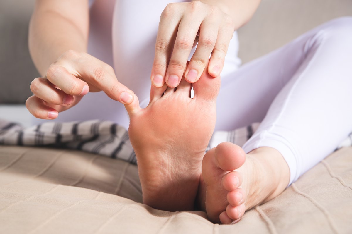 #TailorsBunion, or #bunionette, is a prominence of the fifth metatarsal bone at the base of the little toe, often caused by an inherited faulty mechanical structure of the foot. Symptoms include redness, swelling & pain at the site. 

foothealthfacts.org/conditions/tai…

#footandanklesurgeon