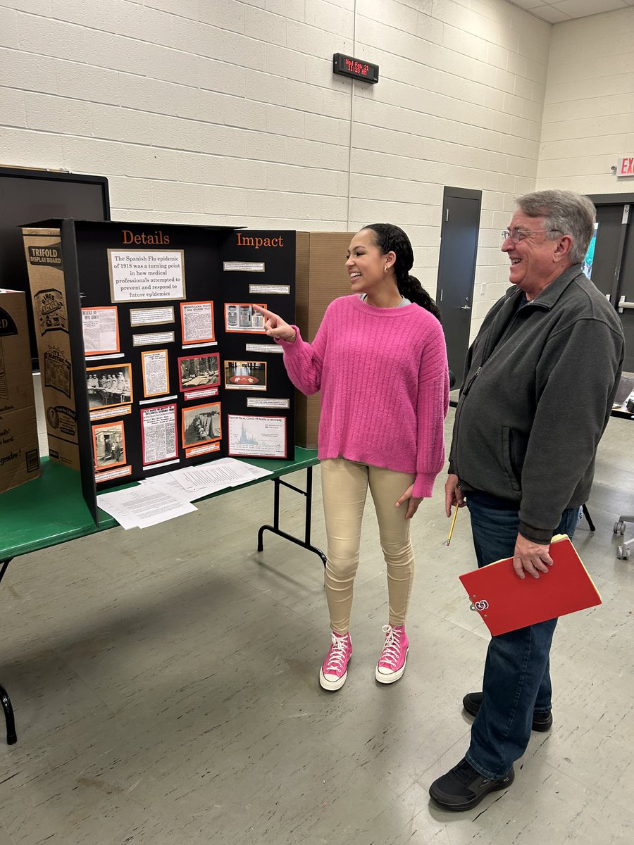 QueenieHall1's tweet photo. When it is National History Day, it’s always a good day. #schoolcompetitions @DutchmanCreekMS and @smfalcons @RockHillSchools https://t.co/4LHzeRvlHj