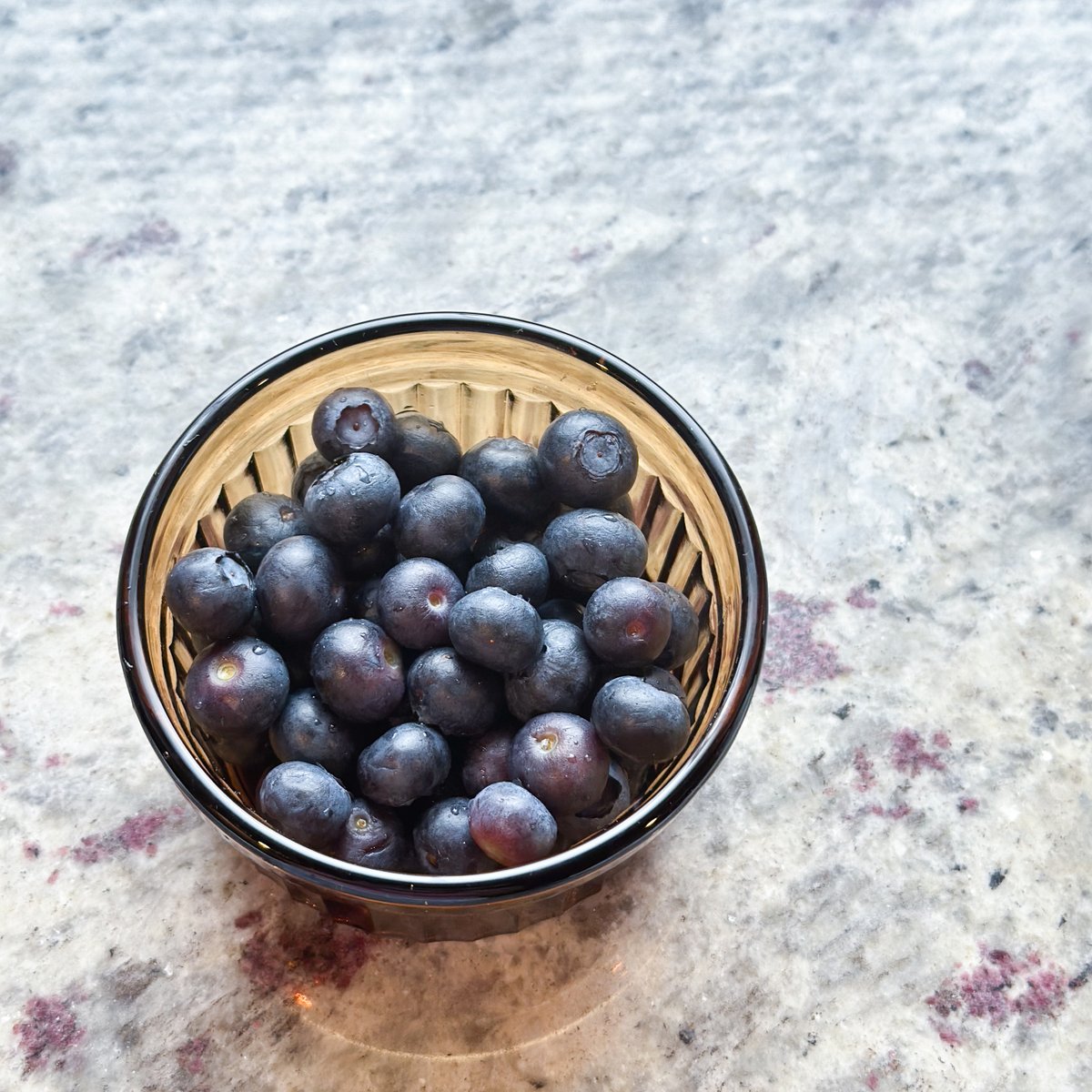 ShapeFutureOK's tweet image. Looking for a way to keep your berries fresh for up to 2-3 weeks? 🫐

Follow these simple steps to clean and preserve your produce:
- Mix 4 cups water, 1 cup white vinegar
- Soak berries 10-15 mins
- Rinse, dry and store in sealed containers
