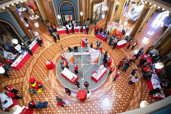 Our Iowa State Creamery shared student stories, fielded questions about the operation, and handed out the latest flavors of ice cream as part of ISU Day at the Capitol!  #IowaStateInnovates
