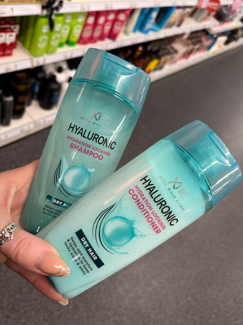 🚨 New product alert 🚨 Have you spotted the NEW hyaluronic shampoo & conditioner that has just arrived at @Poundland? Grab yours now!