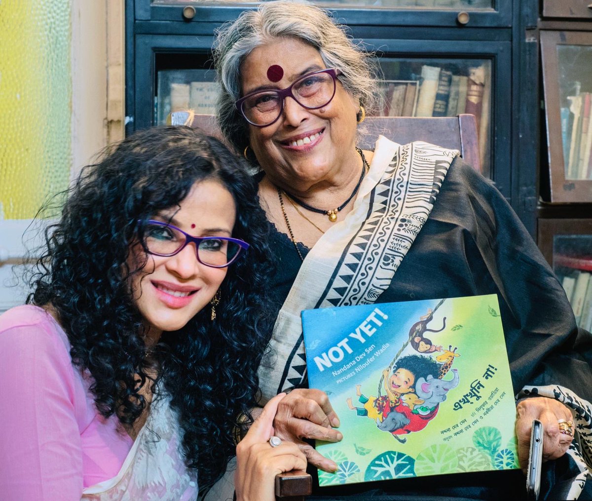 Happy #MotherLanguageDay all!
I’m so grateful to my parents for my deep love of #Bengali 📖

The world would feel v different, I know, if I didn’t think, write, coo, cry & argue in #Bangla ♥️

#InternationalMotherLanguageDay #MotherTongueDay #bangali #NabaneetaDevSen #AmartyaSen