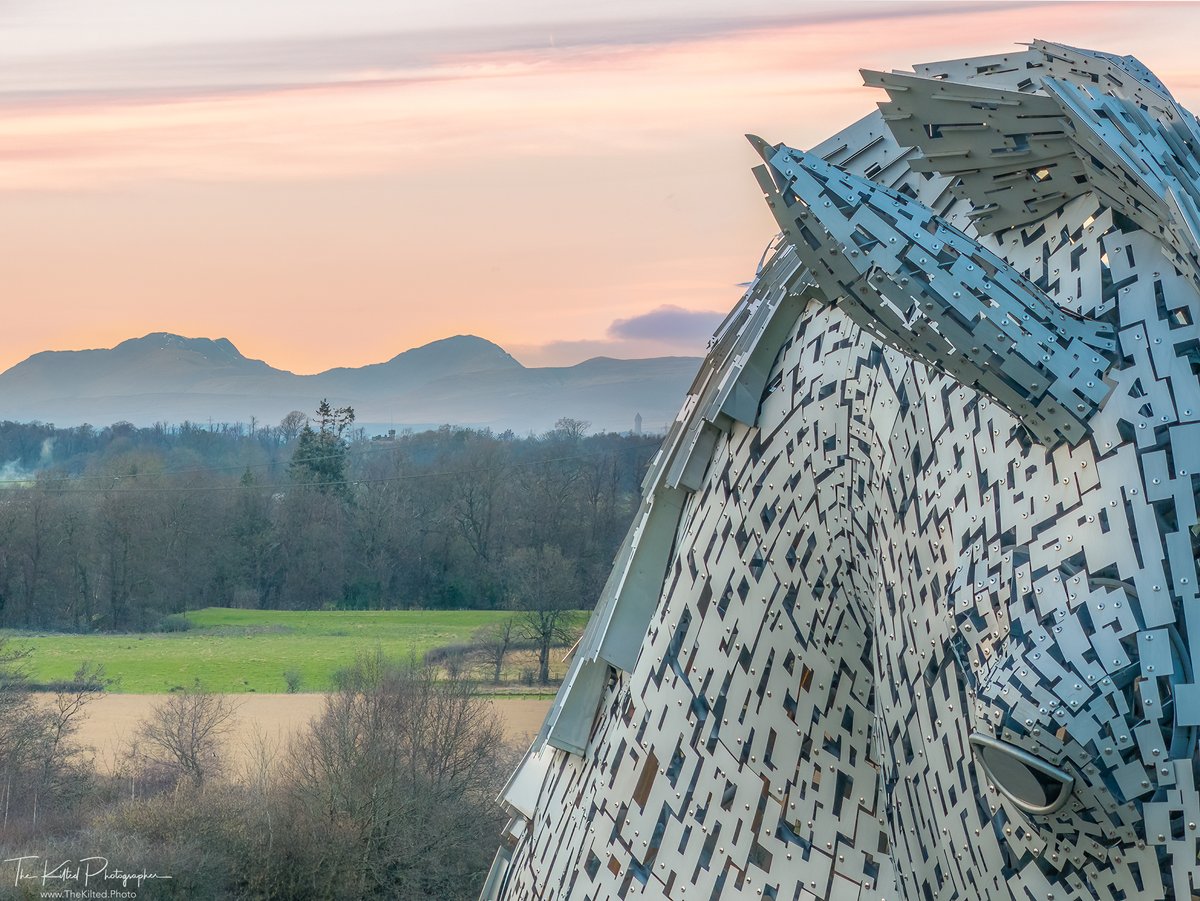 Duke, one half of The Kelpies in Falkirk, with The National Wallace Monument in Stirling. You can see the peaks of Stuc a'Chroin and Ben Vorlich in the distance.

#TheKelpies #WallaceMonument #Scotland #VisitScotland #ScotlandIsCalling #canalmagic #WallaceWednesday