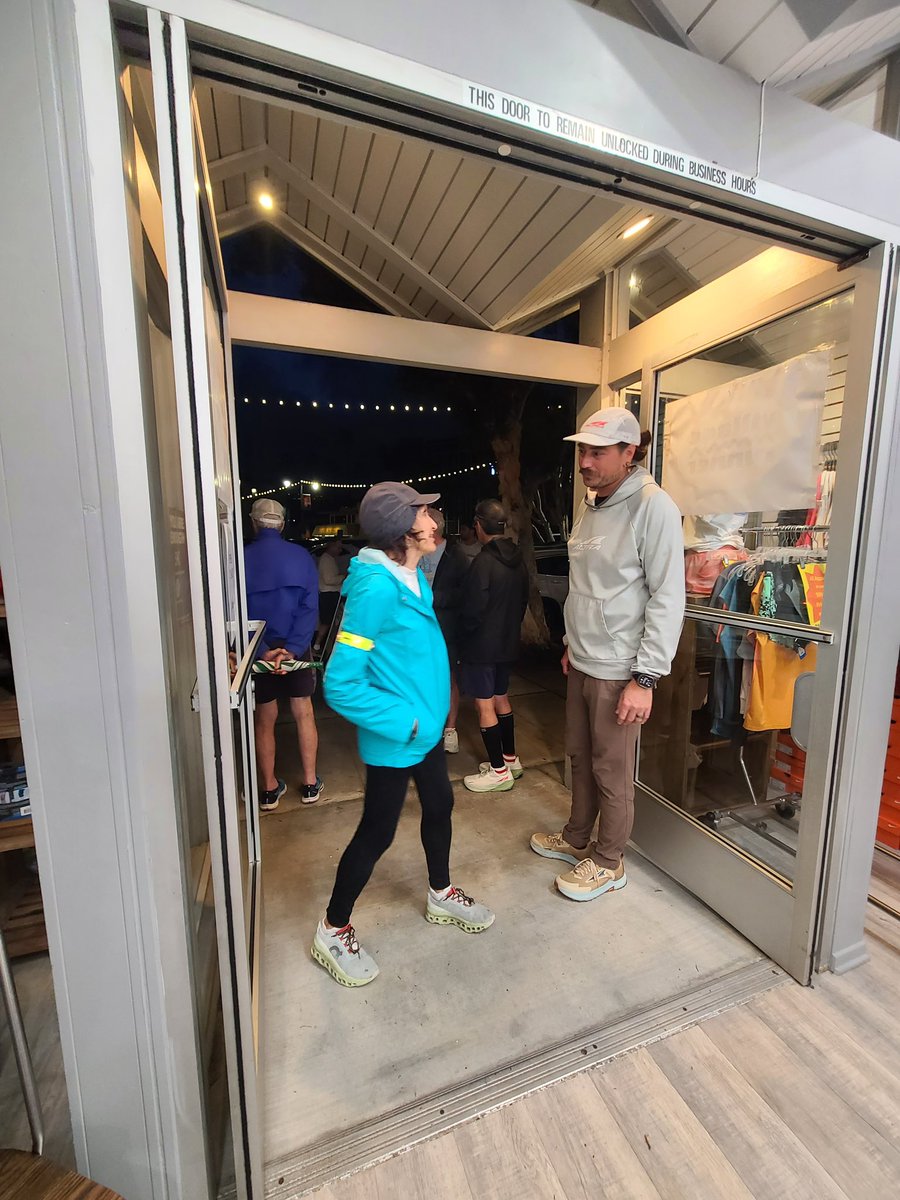 VillageRunner's tweet photo. Thanks to everyone who participated last night in Redondo for our Tuesday night run club! Special thanks to @AltraRunning for coming out to demo the Torin 7! #VillageRunner #redondobeach #rivieravillage #runredondo #runningstore #takeourknowledgeandrunwithit https://t.co/JtlXb20cac