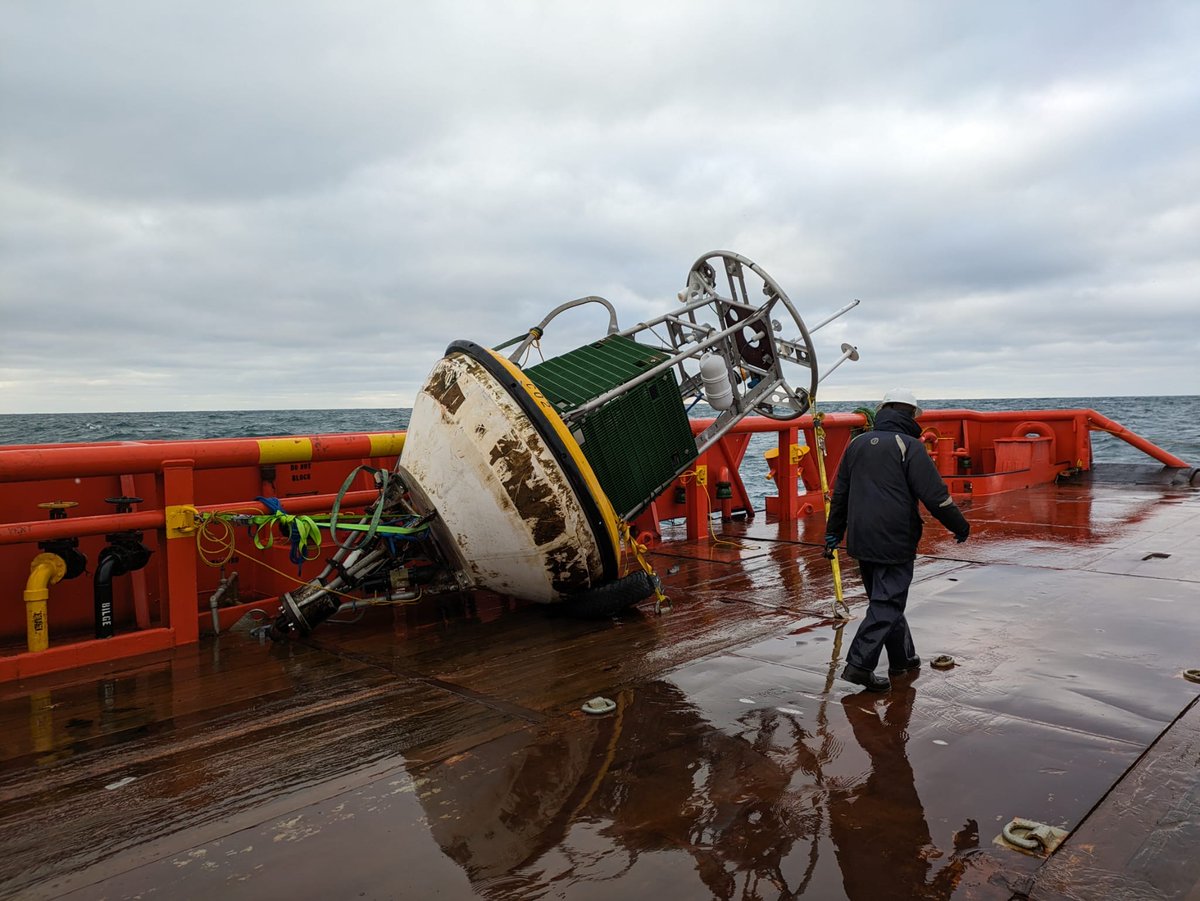 OARC_Alaska's tweet photo. Peggy, the surface buoy at the M2 mooring site in the #BeringSea, has been recovered! 

These rare winter data show the Bering Sea can be a CO₂ source to the atmosphere part of the year.

#WorkingTogetherWednesday #EcoFOCI
📸 L. Candela https://t.co/qSmxufnsnb