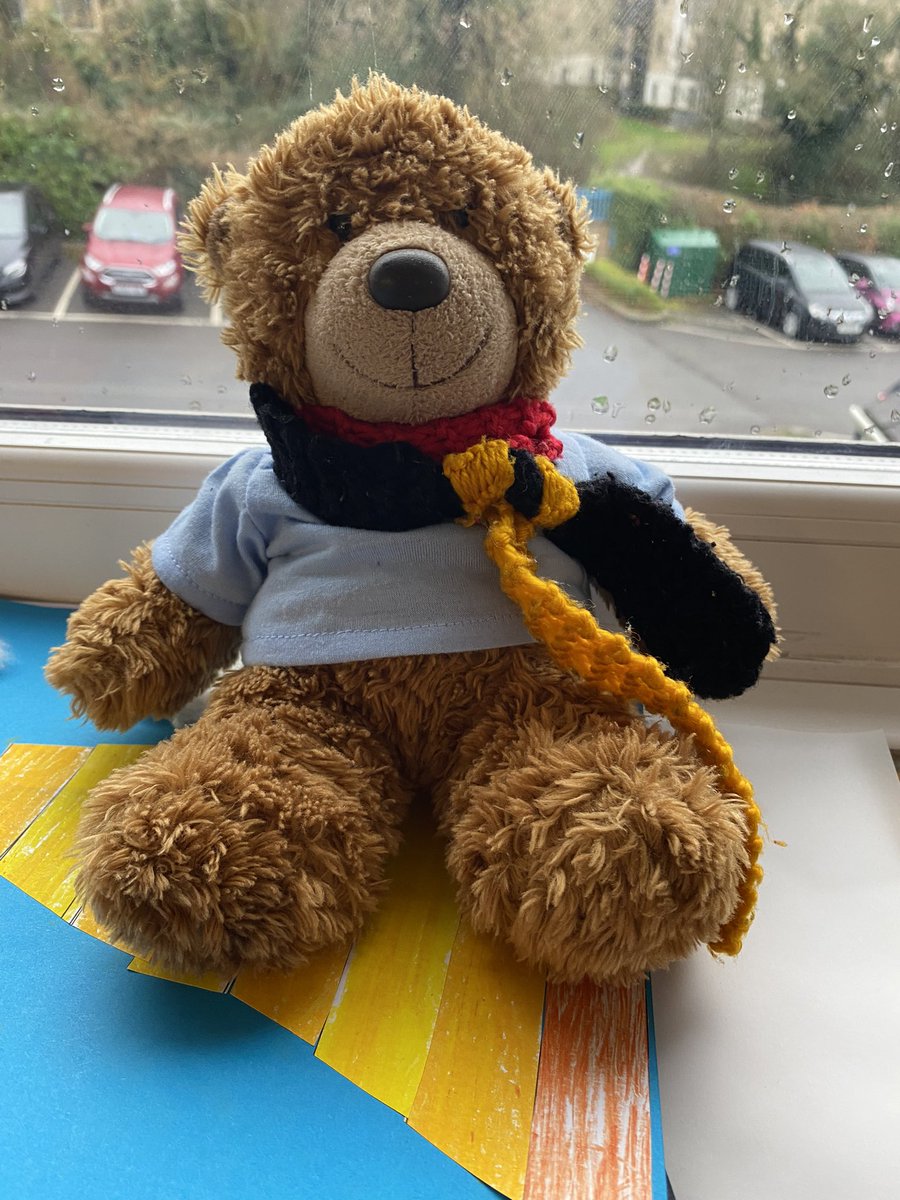 Kerstin the Robins class German teddy had a special trip to London recently to see ‘Six’ the musical with some of the Year 3 pupils. She also had a special t-shirt made by one of the Year 3 parents to feel properly part of the gang!!! Wie toll 🤩!!!!