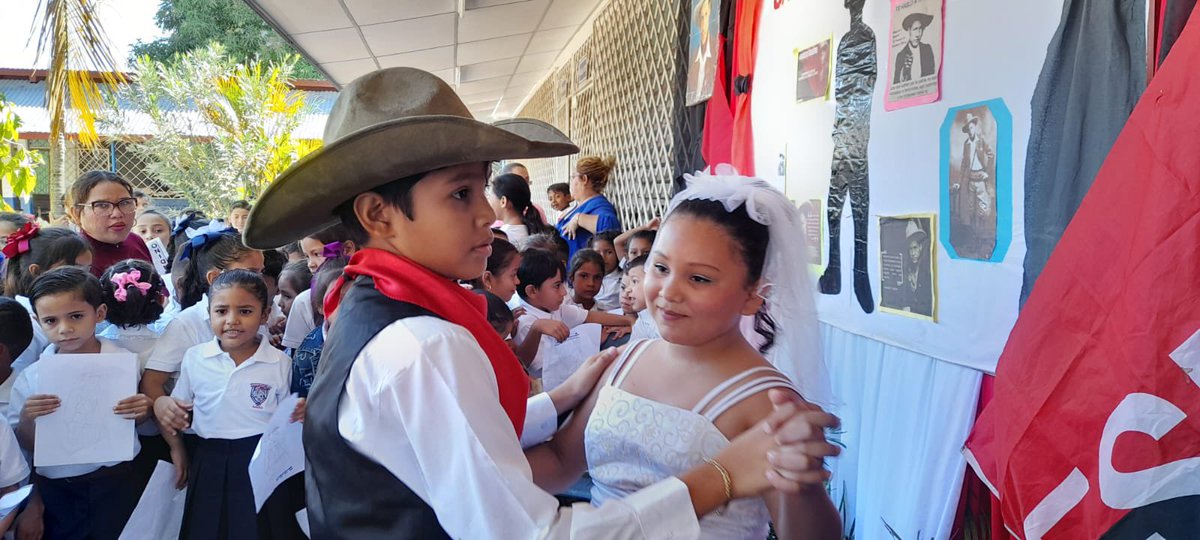 Comunidad Educativa del municipio de Nagarote conmemoraron el 90 Aniversario del tránsito a la inmortalidad del General de Hombre y Mujeres Libres Augusto Calderón Sandino.

#90SandinoSiempreMasAllá <a href="/minednicaragua/">Ministerio de Educación Nicaragua</a>