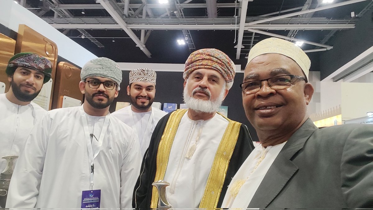 SaoudAbou's tweet photo. بدعوة كريمة من معالي الدكتور عبد الله بن ناصر بن خليفة الخروصي وزير الإعلام رئيس اللجنة الرئيسية لمعرض مسقط الدولي للكتاب تشرفت بحضور الحفل الرسمي لافتتاح هذا المعرض وزيارته بمعية عدد من الوزراء وأعضاء مجلسي الدولة و��لشورى والسلك الدبلوماسي وجمع غفير من كوكبة العلماء والمثقفين .. https://t.co/UrF3dVkeLI