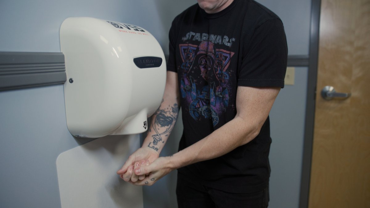 XLERATORHD's tweet image. Hand dryers are proven to be the best method to eliminate bacteria on hands in the latest study! Ensure that you have #CleanHands by using soap and water for at least 20 seconds and drying hands with a #handdryer. Read the study here: go.exceldryer.com/hand-drying-me… #ScienceProven