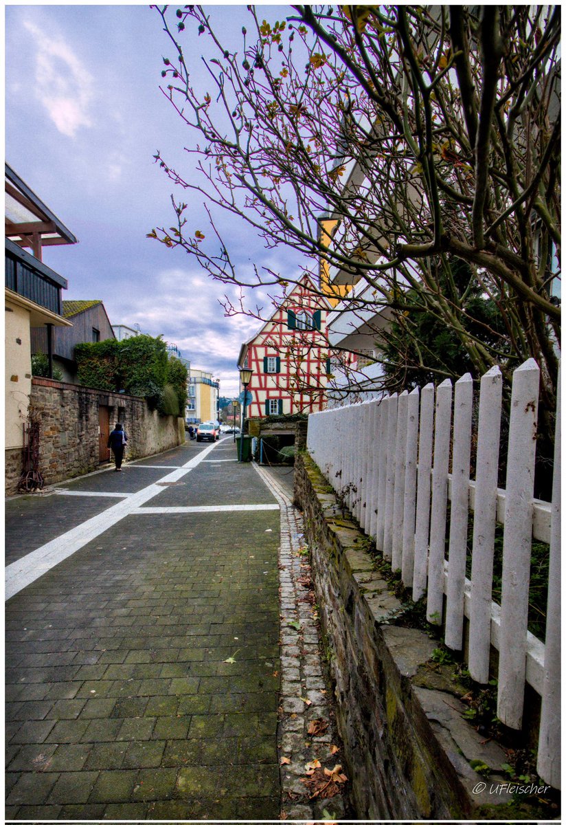 Kalli2005's tweet photo. #streetphotography #smallcity #colorful #hiking https://t.co/6cSNjTZ2Uq