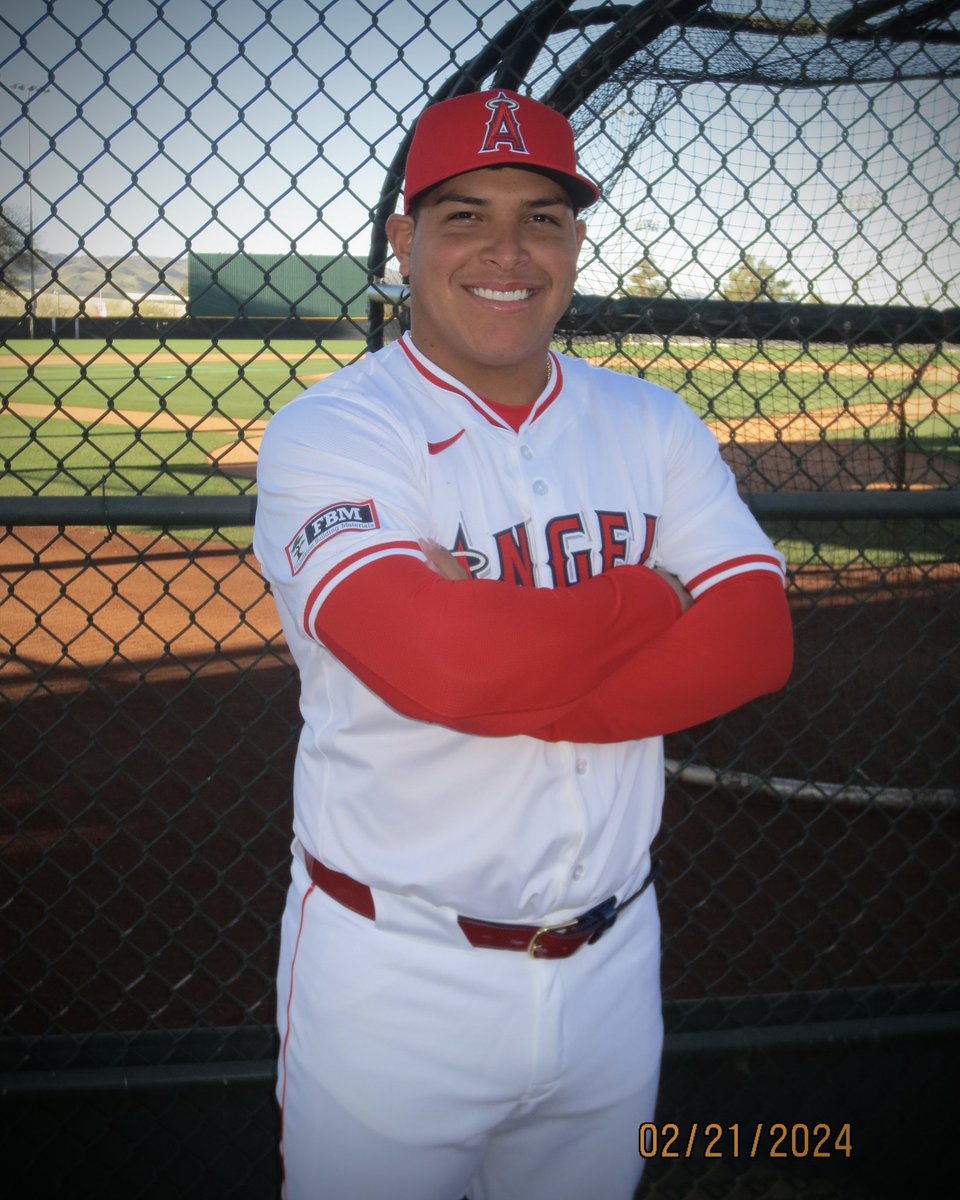 Angels's tweet photo. nailed the photo day poses 📸 https://t.co/OZwIZImaCI