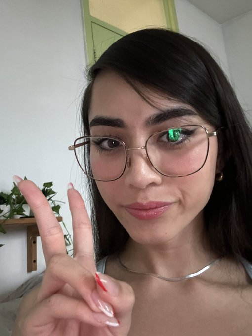 Watch Victoria Salvatore's leaked NSFW photo on TwXstars