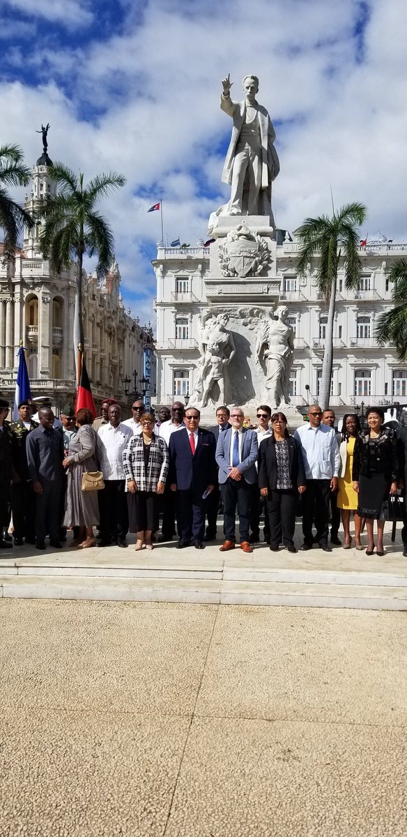 Acompañamos hoy a la Embajada de la Hermana República de #Nicaragua en #Cuba en el tributo realizado al General de Hombres y Mujeres Libres, Augusto C. Sandino, a 90 años de su tránsito a la inmortalidad.