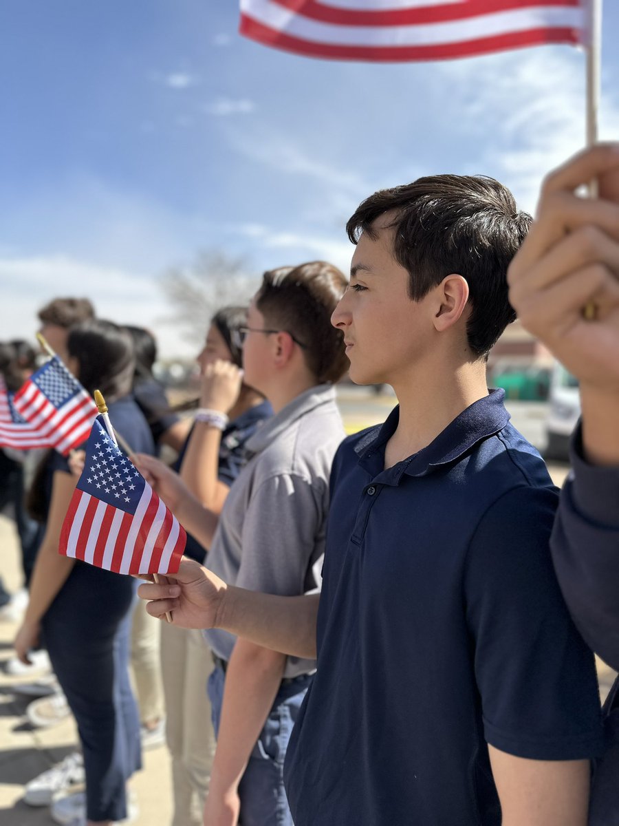 🕊️ Honoring Officer Jonah Hernandez 🕊️
May his legacy live on, and may we always remember his sacrifice and the profound impact he made on our community. 
Rest in peace, Officer Jonah Hernandez. 🖤💙🕊️<a href="/ARCESYISD/">Alicia R. Chacón</a> 

#HonoringAHero #RememberingOfficerHernandez #CommunityStrong