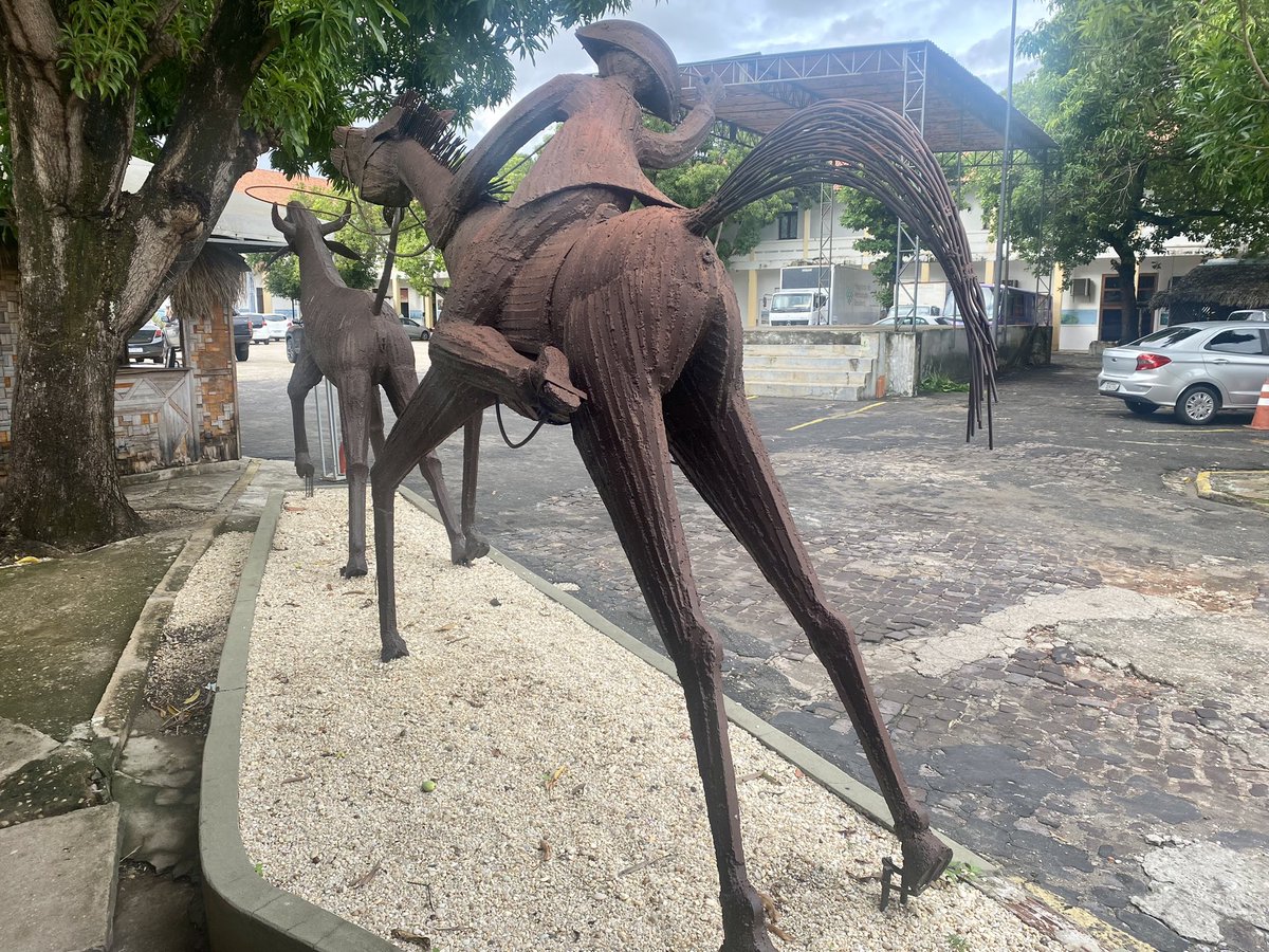 teresinices's tweet photo. A monumental obra de Carlos Martins, no Centro Artesanal de Teresina. https://t.co/1iQX5uS1du