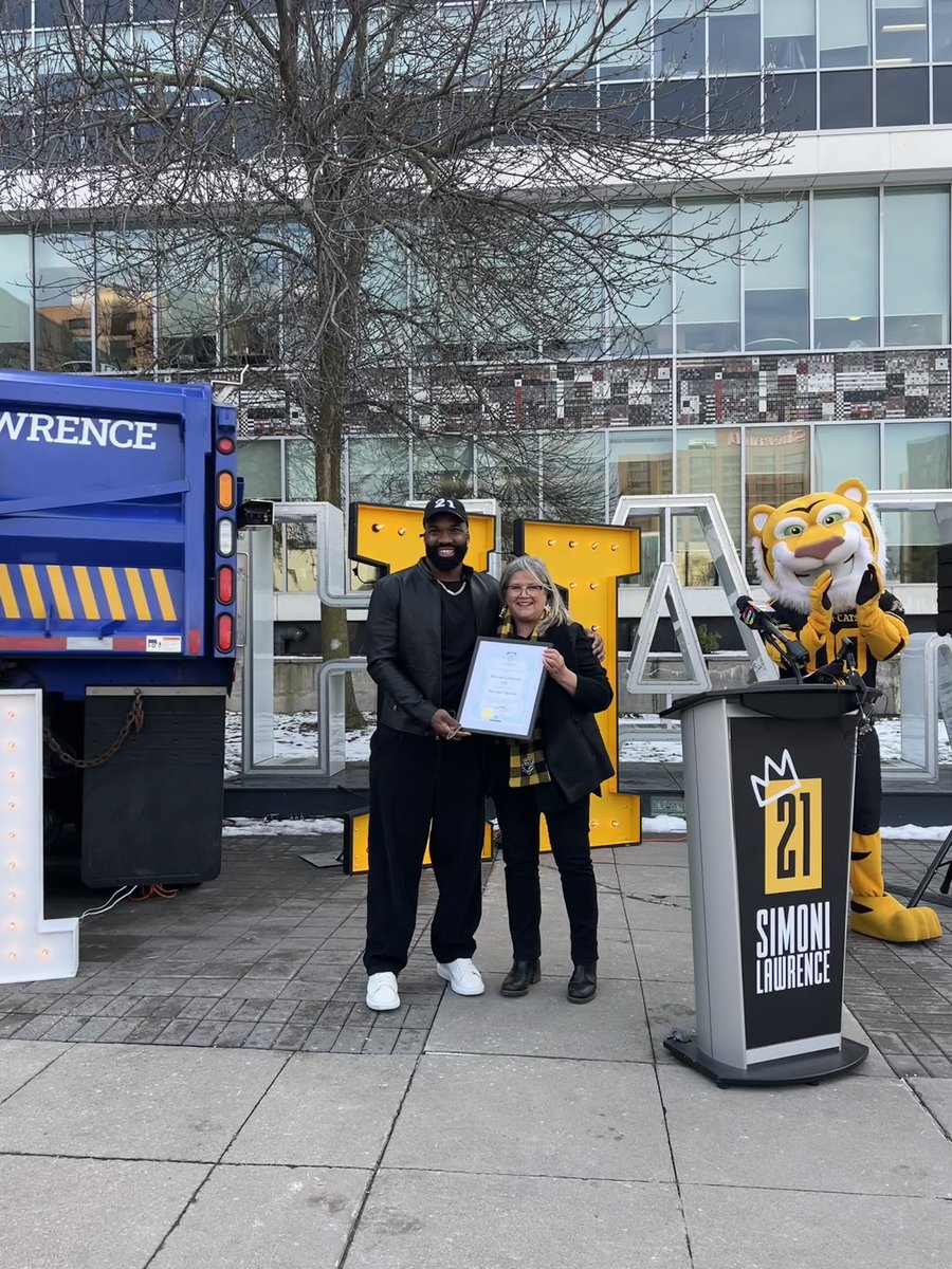 AndreaHorwath's tweet photo. Simoni Lawrence Day | February 21st 2024 🏈🐯

Absolutely thrilled with the turn out today to celebrate our very own Simoni! 

@Simoni_Lawrence now has his own key to the snow plow “Snowmoni Lawrence” 🔑

The city is so proud of all that you have accomplished within your football career. We can’t wait to see what you’ll be doing in your forever home #hamont #thegraduation21