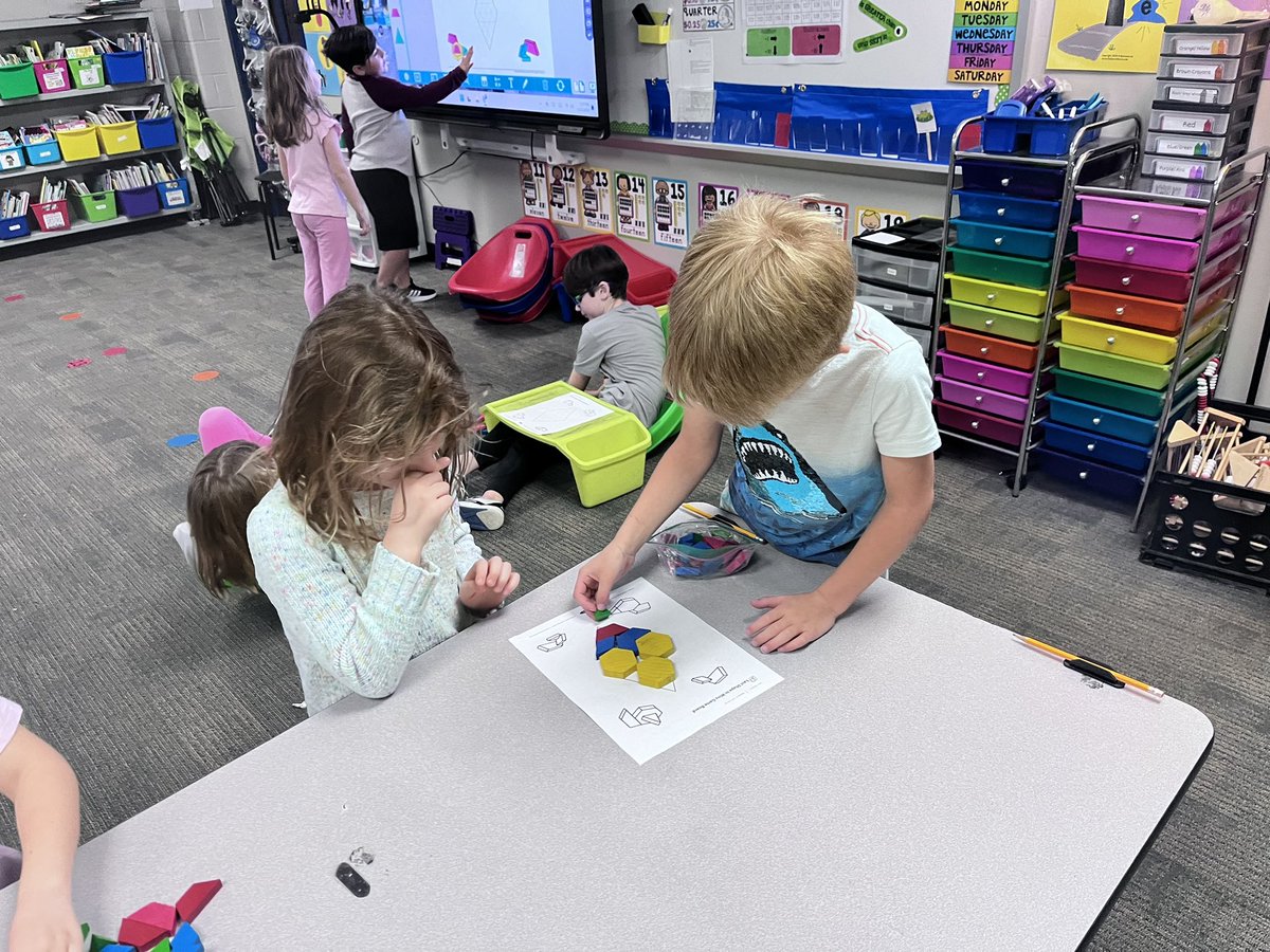 MrsShivers1's tweet photo. Learning bridges workplace: Last Shape to Win.    They were having so much fun. They didn’t want  to stop. @HumbleISD_SWE @HumbleElemMath https://t.co/TKbLOhVuBj