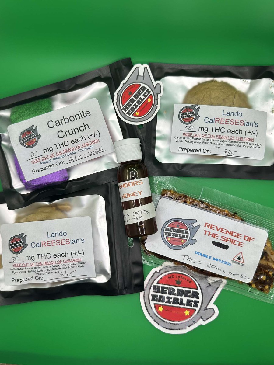 HeightsMellow's tweet photo. A heartfelt thank you to @duckdodgers68 and @denisehorner66 for the wonderful assortment of edibles they put together for Ryan and I from their very own @HerderEdibles brand.  👩‍🍳👨‍🍳 🥓🍪🥨

We at Mellow Heights are genuinely impressed by the finesse and care that clearly goes into each batch, from the sleek packaging to the tasty look of each treat. 😍🤤

Can't wait to share our thoughts on each of the edibles we received, especially the Carbonite Crunch later this evening. We'll be posting a video so stay tuned and get ready for a flavor fest! 🎬🍫

➡️ Please take a moment to appreciate the quality and care in the following images. The precision and dedication to excellence are what you would expect from true connoisseurs of cannabis cuisine. 💚🤟
#EdibleArt #MellowHeights #CannabisConfectionery
#CannabisCommunity #cannabisindustry #cannabisculture #Mmemberville #StonerFam #420friendly